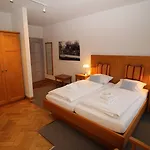 Ξενοδοχείο Zur Treene 2*