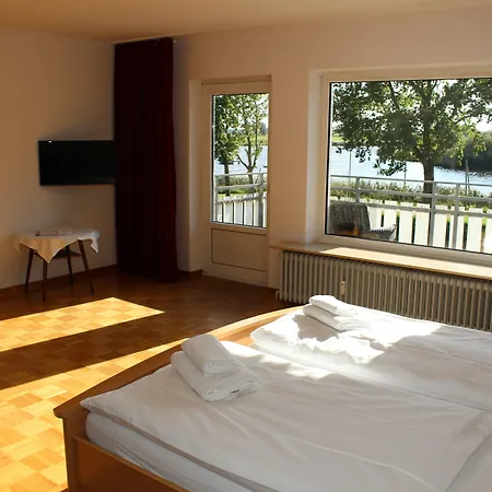 Zur Treene 호텔 2*